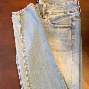 Mid Rise light wash Jegging